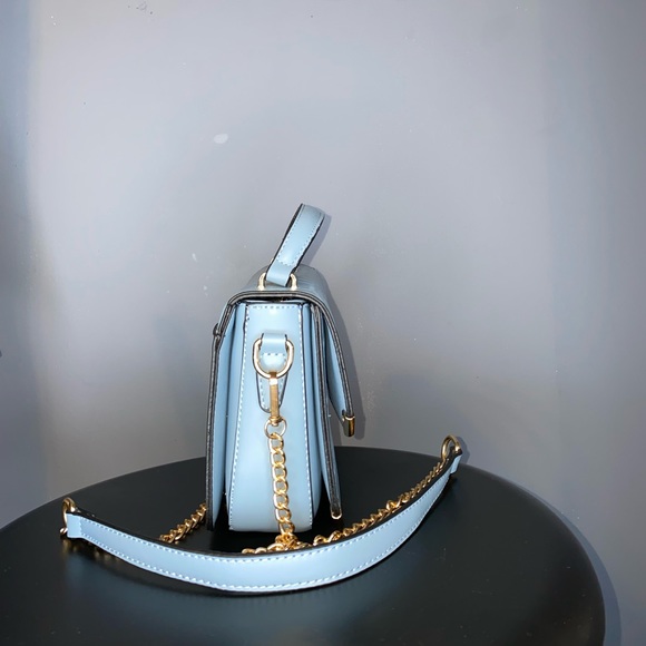 2-in-1 Blue Detachable Cross-Body Purse with Gold Chain/details | Red Interior - Picture 16 of 17